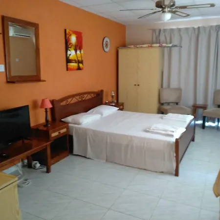 Rantzo Aparthotel 3*